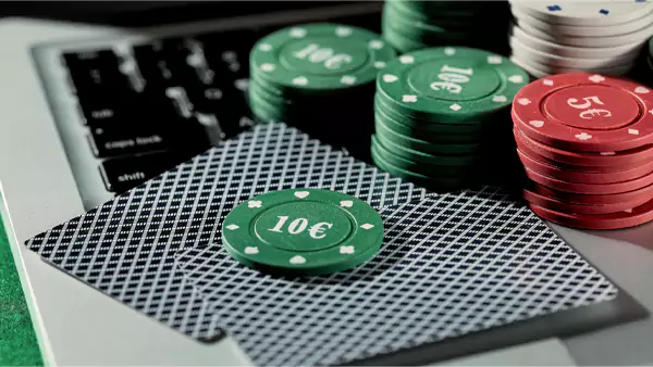 Risks of online gambling image